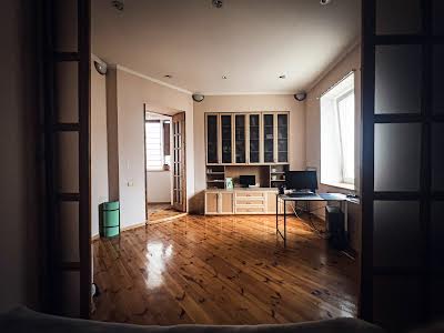 квартира за адресою вулиця Братська, 5
