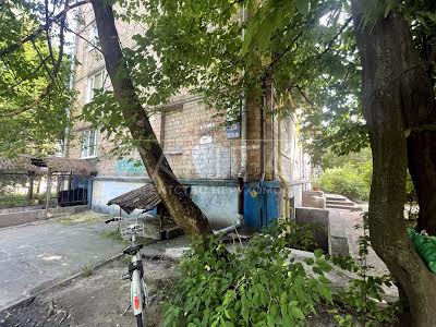комерційна за адресою Уманська вул., 25