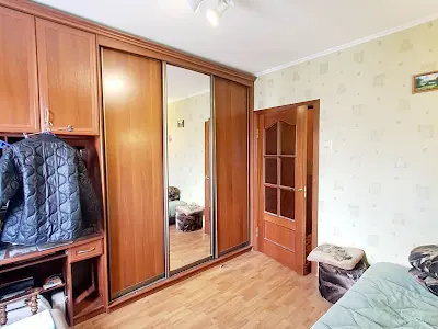 квартира за адресою Ревуцького вул., 18