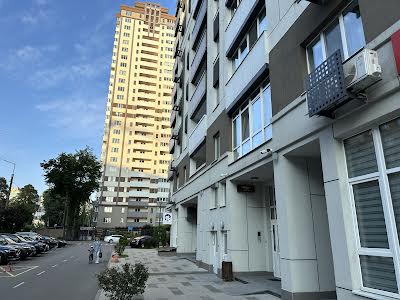 коммерческая по адресу Львівська, 15