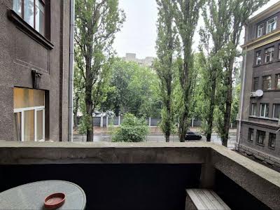 квартира за адресою Шовковична вул., 21