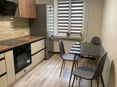 квартира за адресою Петра Радченка вул., 12