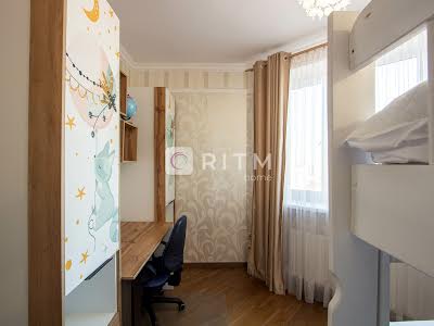 квартира за адресою Любомира Гузара просп. (Космонавта Комарова), 26