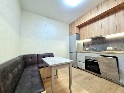 квартира за адресою Любомира Гузара просп. (Космонавта Комарова), 15а