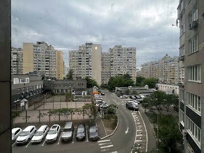 квартира за адресою Срібнокільська вул., 1
