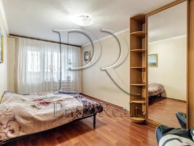 квартира за адресою Анни Ахматової вул., 16-В
