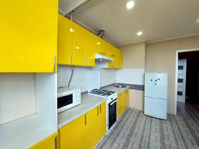 квартира за адресою Українська вул., 83б