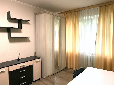 квартира за адресою Академіка Корольова вул., 10-В