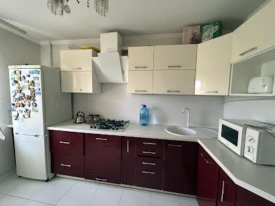 квартира за адресою Автозаводська вул., 5