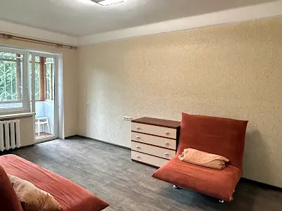 квартира за адресою Салютна вул., 21