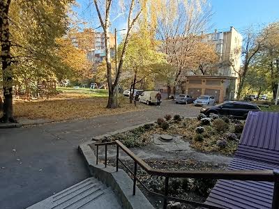 квартира за адресою вул. Небесної Сотні, 24