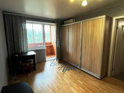 квартира за адресою Озерна вул., 12