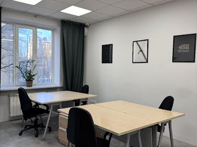 комерційна за адресою Лесі Українки бульв., 6