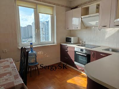квартира за адресою Анни Ахматової вул., 23