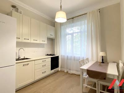 квартира по адресу Строителей ул., 33