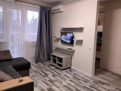 квартира за адресою Стадіонний проїзд, 2/4