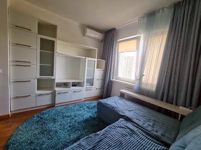квартира за адресою Софії Русової вул., 7г