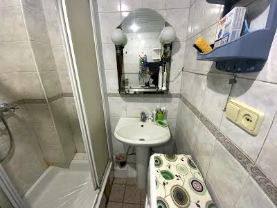 кімната за адресою Азербайджанська вул. (Бакинських Комісарів), 8-А