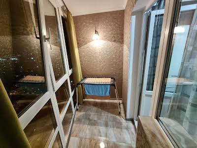 квартира за адресою Софії Русової вул., 7
