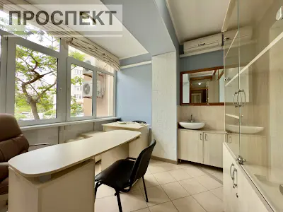 комерційна за адресою Харківська вул., 3/2
