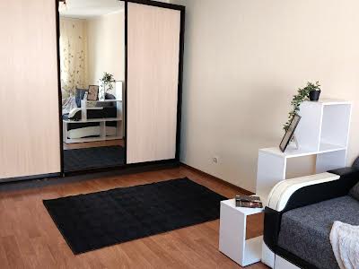 квартира за адресою Бориса Гмирі вул., 12-Б