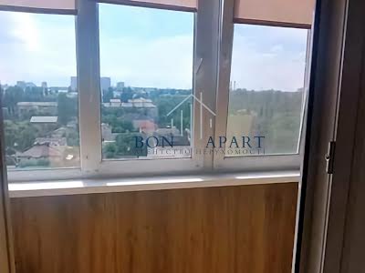 квартира за адресою Салютна вул., 42/46