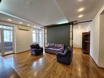 квартира за адресою Панаса Мирного вул., 8