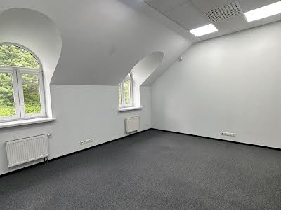 комерційна за адресою Івана Франка вул., 5б