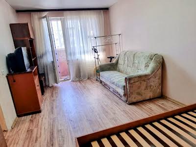 квартира за адресою Київ, Прирічна вул., 19