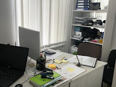 комерційна за адресою Празька вул., 31