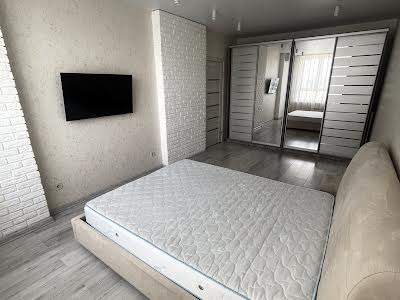 квартира за адресою Драгоманова вул., 10