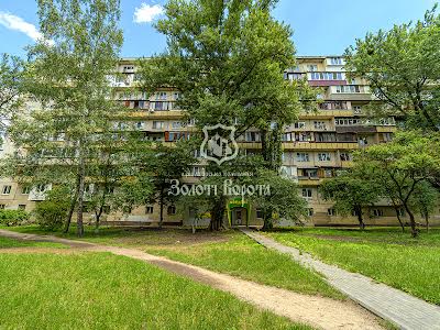 коммерческая по адресу Жюля Верна бульв. (Ромена Роллана), 4