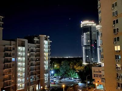 квартира за адресою Раїси Окіпної вул., 10-А