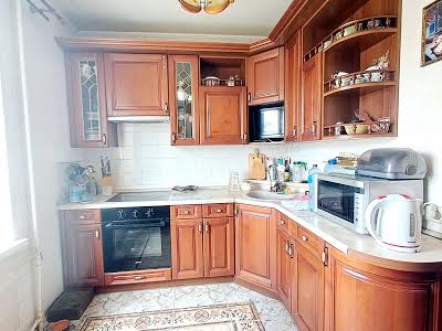 квартира за адресою Ревуцького вул., 18