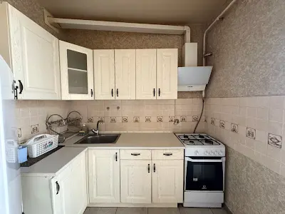 квартира за адресою Українська вул., 83Б