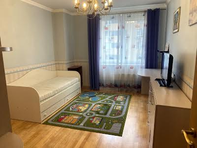 квартира за адресою Раїси Окіпної вул., 8