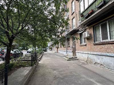 квартира за адресою Набережно-Хрещатицька вул., 33