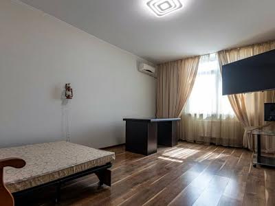 квартира по адресу Ревуцкого ул., 5