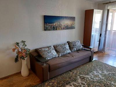 квартира за адресою Київ, Салютна вул., 20