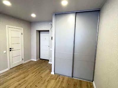 квартира за адресою Казакевича, 31