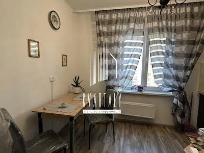 квартира за адресою Срібнокільська вул., 8