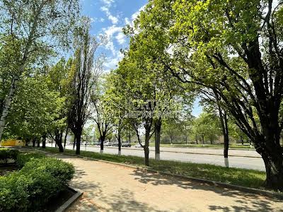 будинок за адресою Льва Ландау просп. (50-річчя СРСР), 132