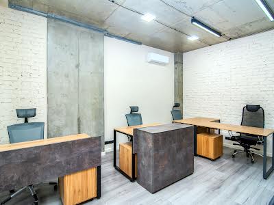 комерційна за адресою Джона Маккейна вул. (Івана Кудрі), 26
