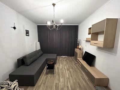 квартира за адресою Срібнокільська вул., 8