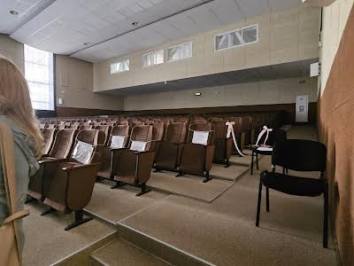 комерційна за адресою майдан Незалежності пл., 2