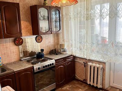 квартира за адресою Романа Шухевича просп. (Генерала Ватутіна), 2