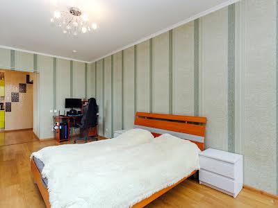 квартира за адресою Анни Ахматової вул., 22