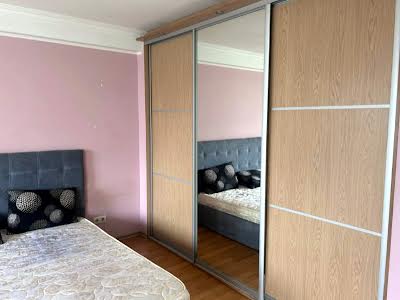 квартира за адресою Привокзальна вул., 8