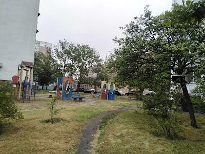 квартира за адресою Райдужна вул., 37