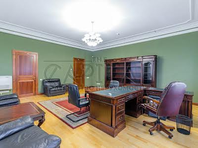 комерційна за адресою Липська вул., 10
